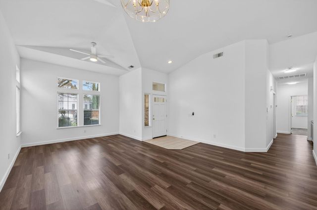 8679 N Whitney Avenue, Fresno, CA 93720