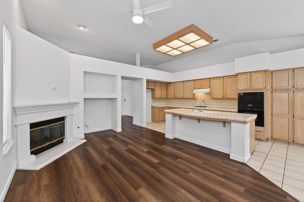 Image 10 of property listing at 8679 N Whitney Avenue, Fresno, CA 93720