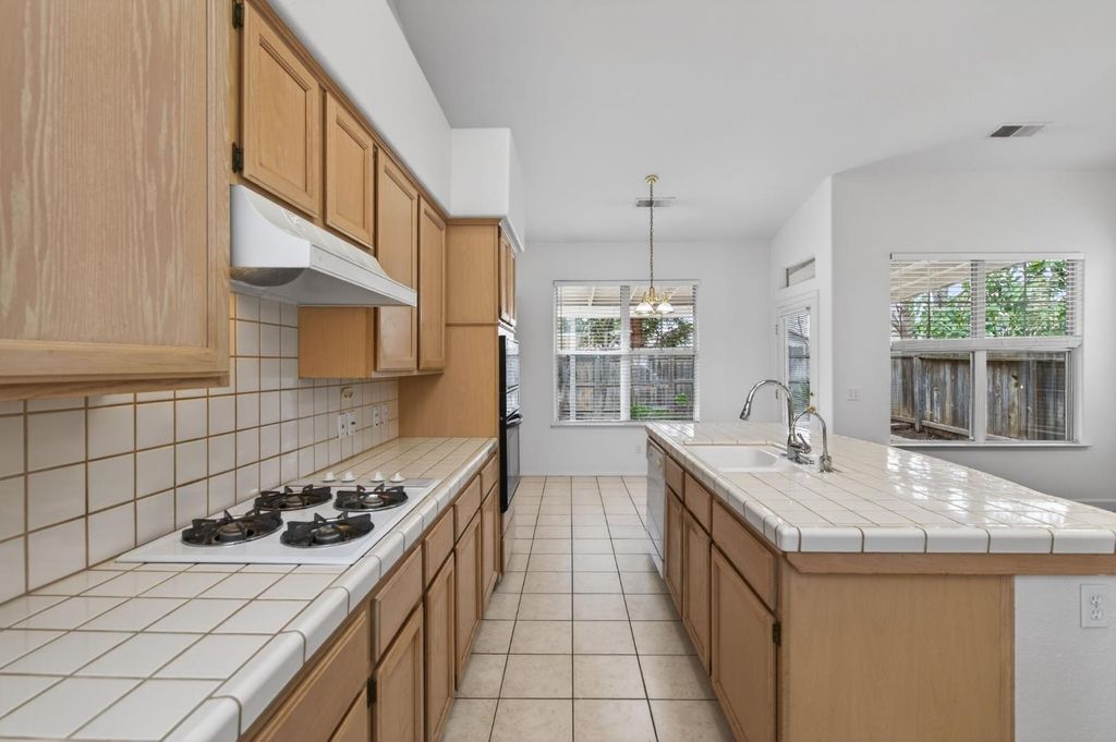 Image 16 of property listing at 8679 N Whitney Avenue, Fresno, CA 93720