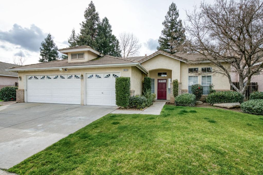 Image 2 of property listing at 8679 N Whitney Avenue, Fresno, CA 93720