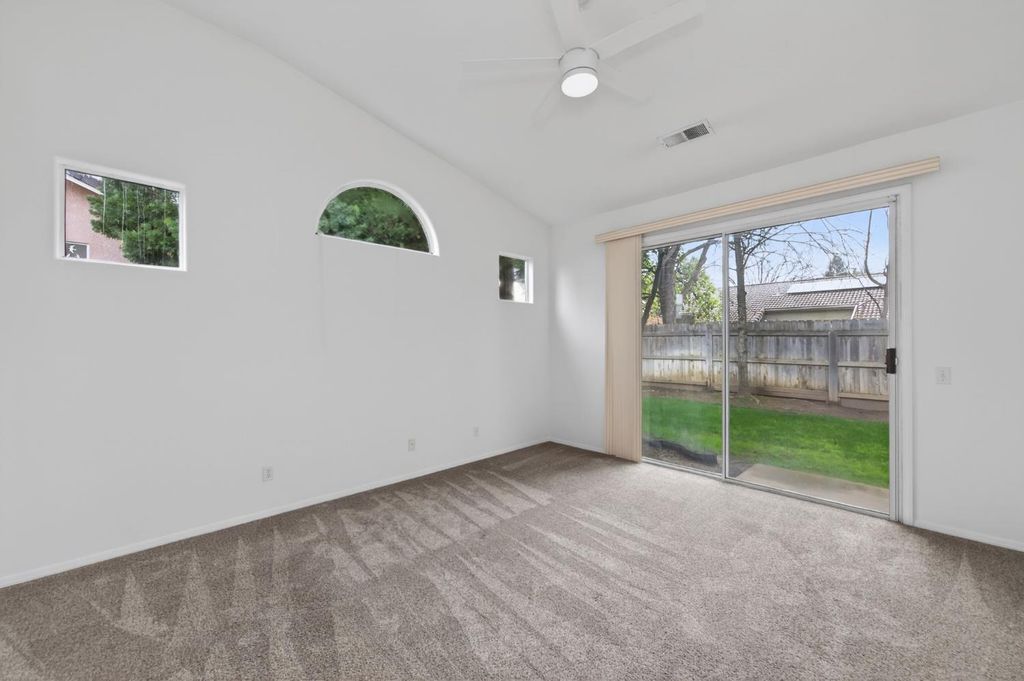 Image 22 of property listing at 8679 N Whitney Avenue, Fresno, CA 93720