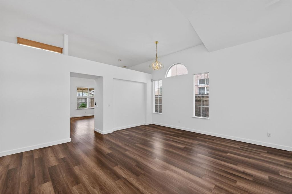 Image 4 of property listing at 8679 N Whitney Avenue, Fresno, CA 93720