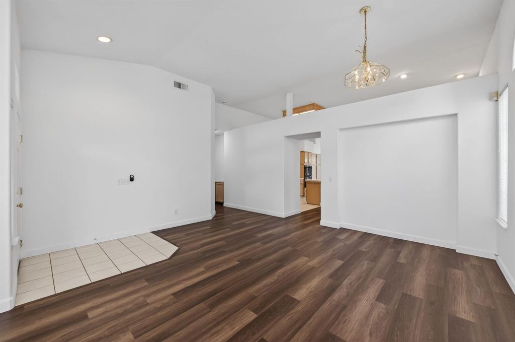 Image 5 of property listing at 8679 N Whitney Avenue, Fresno, CA 93720