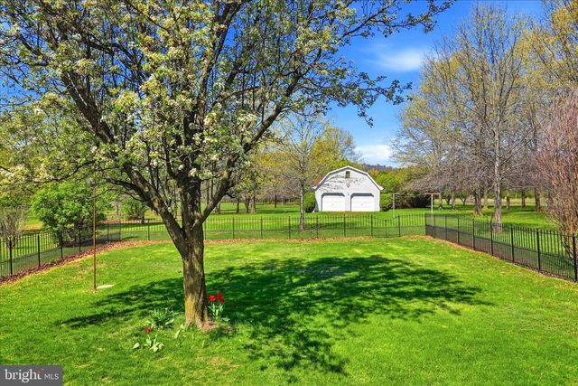 229 HOLLIS DR, Gerrardstown, WV 25420