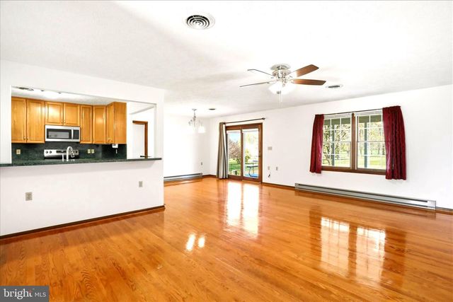 229 HOLLIS DR, Gerrardstown, WV 25420