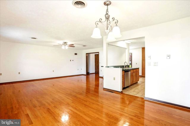 229 HOLLIS DR, Gerrardstown, WV 25420