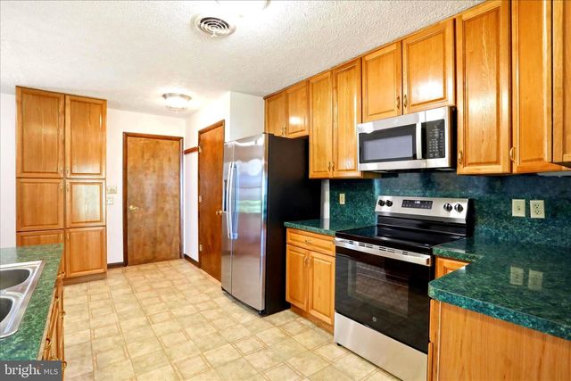 229 HOLLIS DR, Gerrardstown, WV 25420