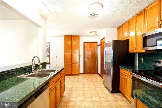 229 HOLLIS DR, Gerrardstown, WV 25420