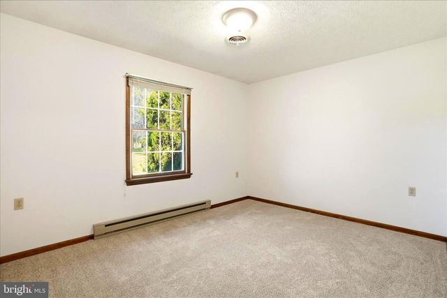 229 HOLLIS DR, Gerrardstown, WV 25420