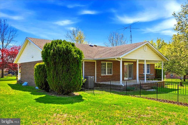229 HOLLIS DR, Gerrardstown, WV 25420