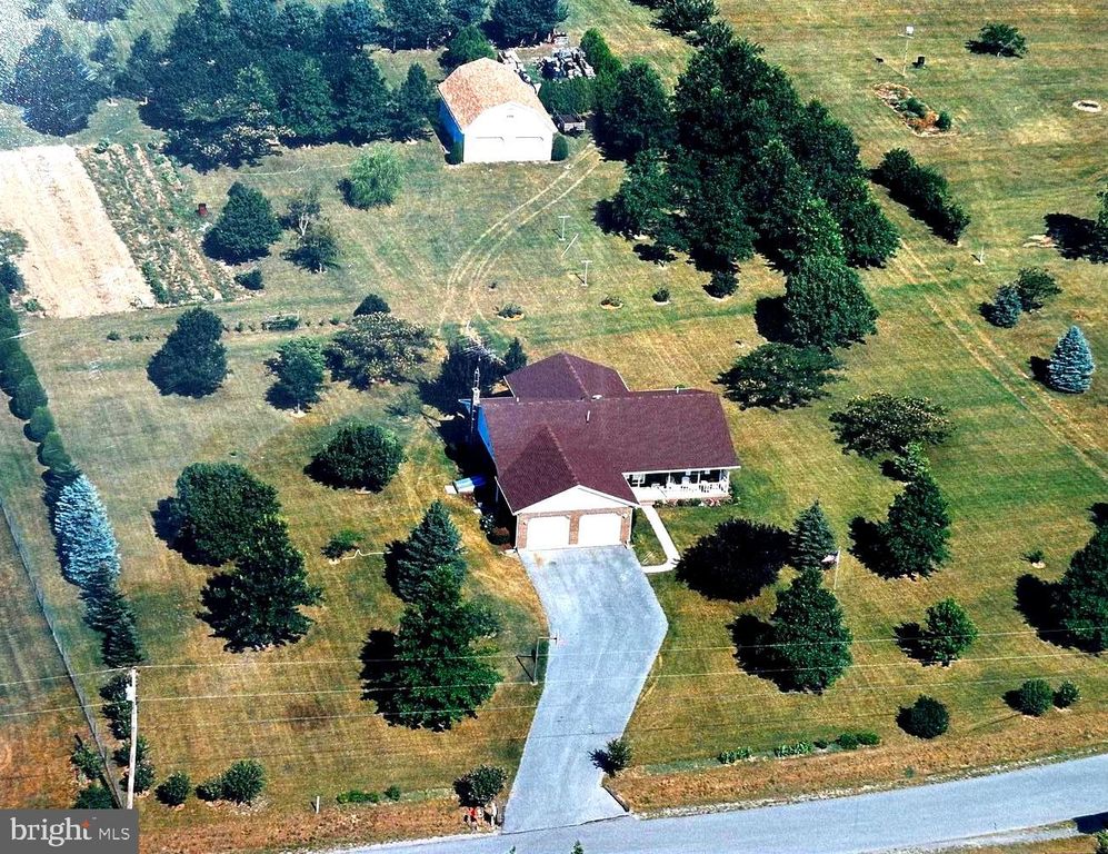 229 HOLLIS DR, Gerrardstown, WV 25420