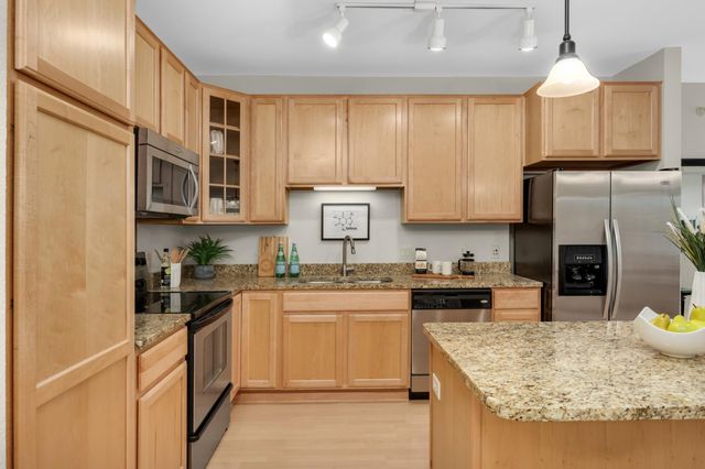 7100 Metro Boulevard 416, Edina, MN 55439