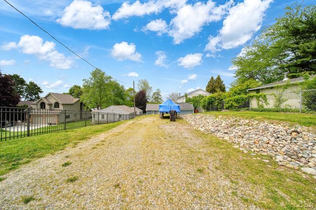 4834 Round Lake Highway, Woodstock Twp, MI 49253