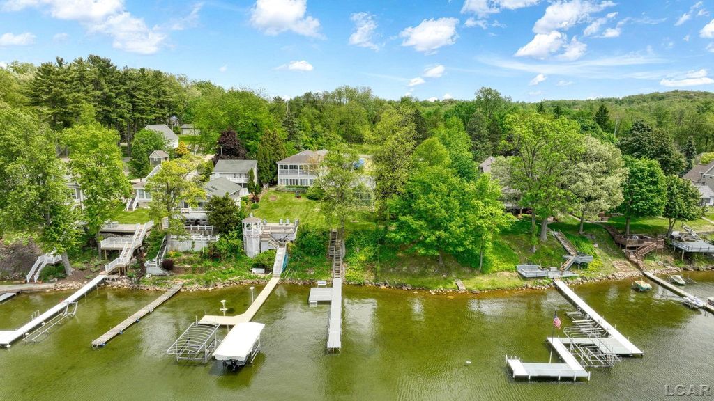 4834 Round Lake Highway, Woodstock Twp, MI 49253