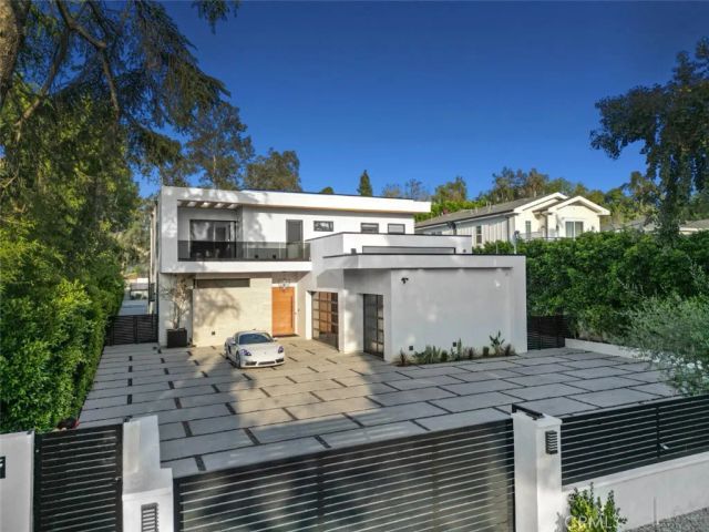 5702 Melvin Avenue, Tarzana, CA 91356