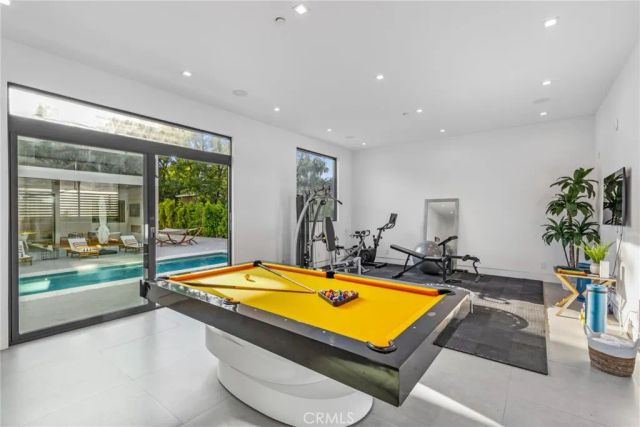5702 Melvin Avenue, Tarzana, CA 91356