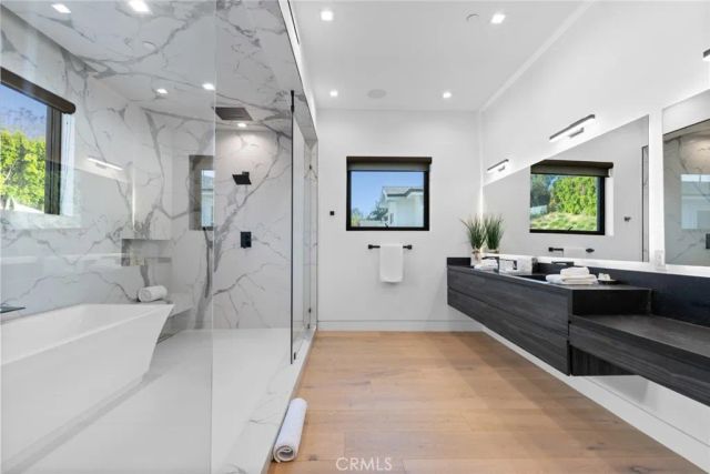 5702 Melvin Avenue, Tarzana, CA 91356
