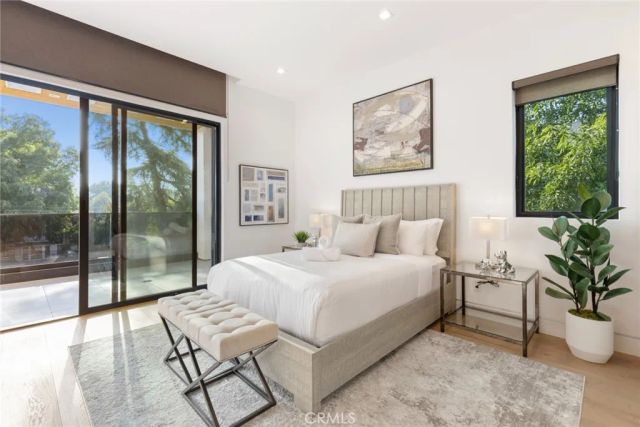 5702 Melvin Avenue, Tarzana, CA 91356