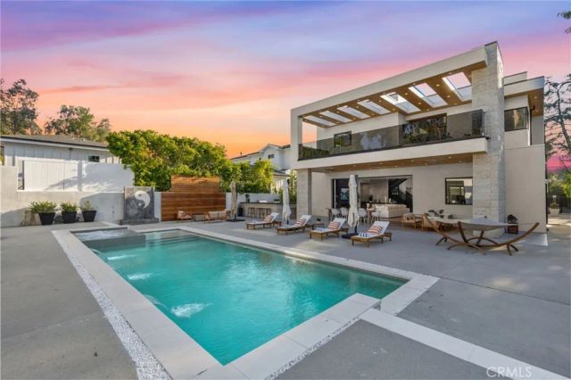 5702 Melvin Avenue, Tarzana, CA 91356