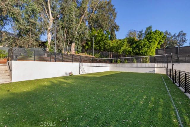 5702 Melvin Avenue, Tarzana, CA 91356