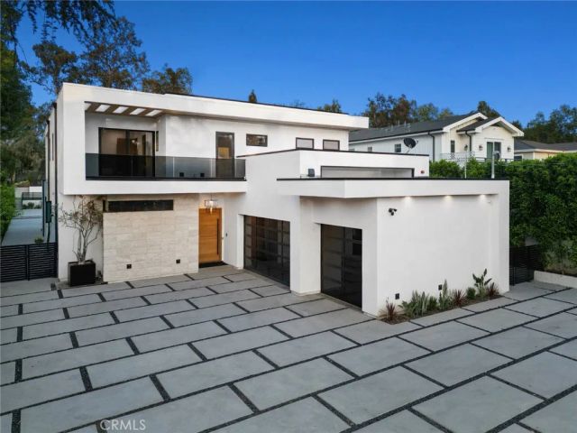5702 Melvin Avenue, Tarzana, CA 91356