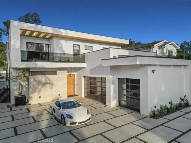 5702 Melvin Avenue, Tarzana, CA 91356
