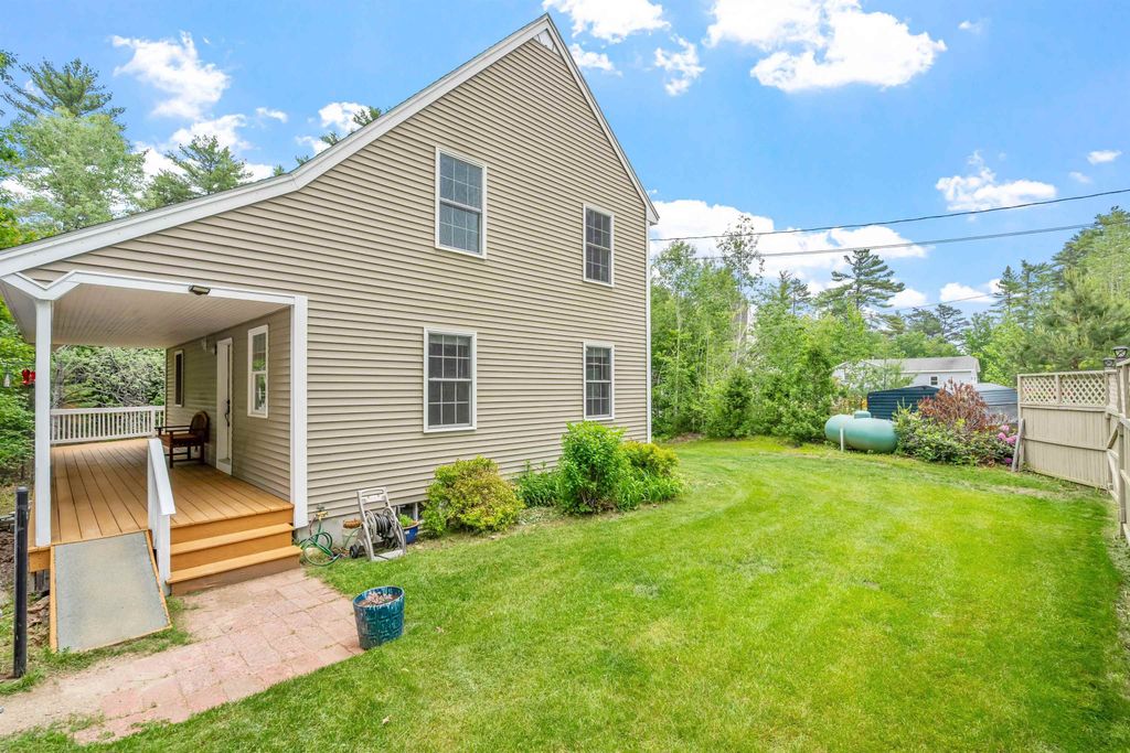 82 Robinhood Road, Wakefield, NH 03830