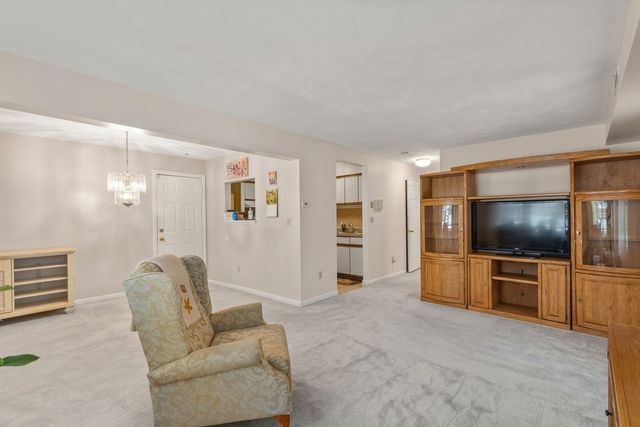 15 Marion St F, Boston, MA 02131