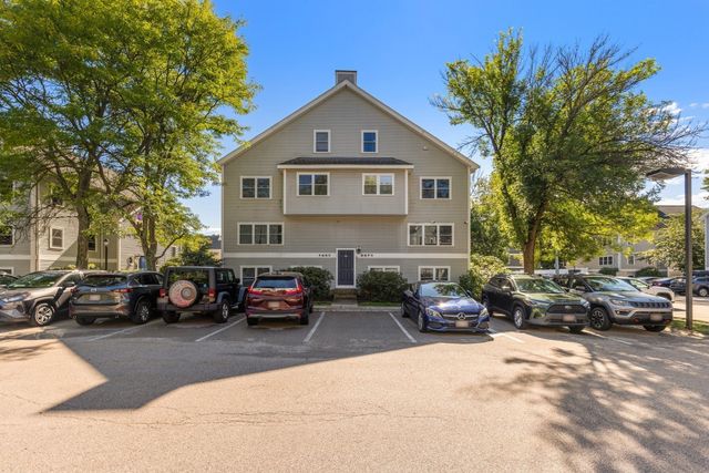 15 Marion St F, Boston, MA 02131