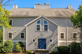 15 Marion St F, Boston, MA 02131