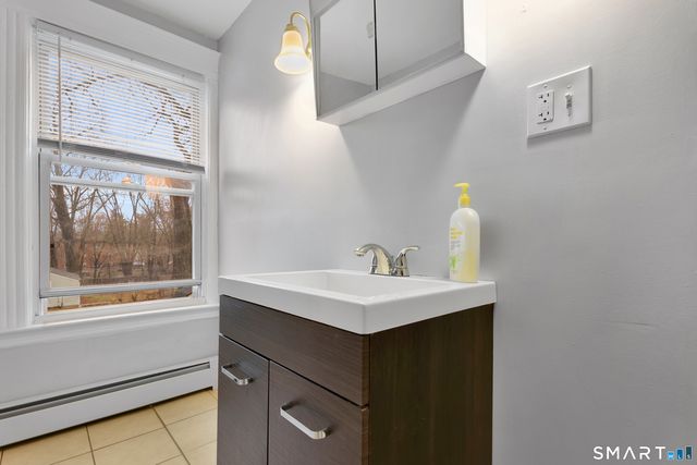 382 Vine Street, Hartford, CT 06112