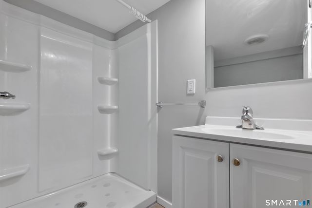 382 Vine Street, Hartford, CT 06112