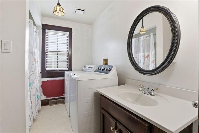 537 E Mill Street, Liberty, MO 64048