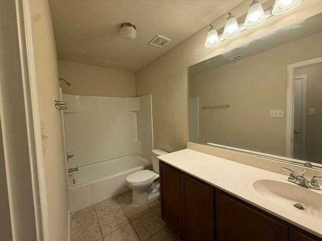 5548 Thunder Bay Drive, Fort Worth, TX 76119