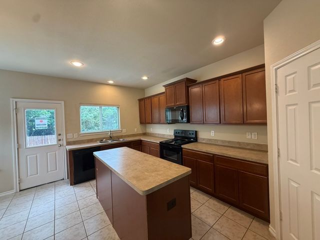 5548 Thunder Bay Drive, Fort Worth, TX 76119