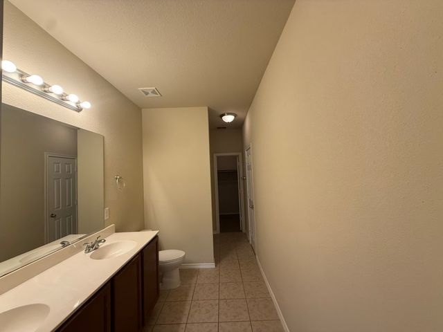 5548 Thunder Bay Drive, Fort Worth, TX 76119