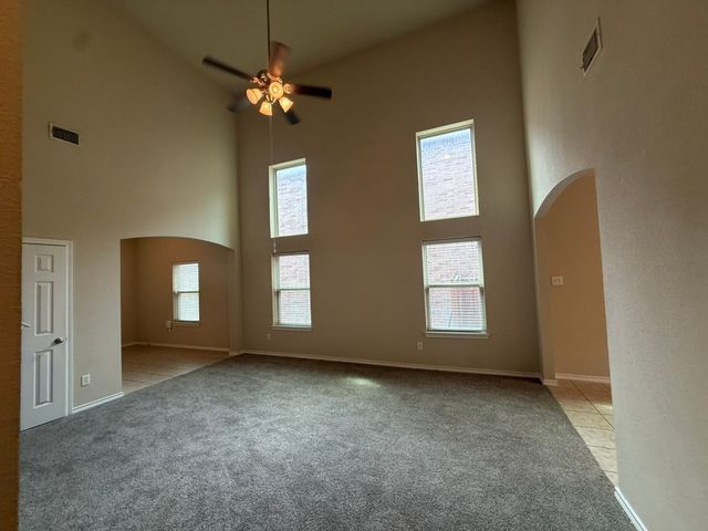 5548 Thunder Bay Drive, Fort Worth, TX 76119