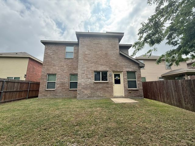 5548 Thunder Bay Drive, Fort Worth, TX 76119