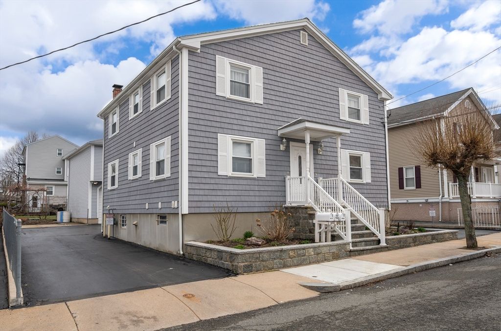 9 Shamrock St, Peabody, MA 01960