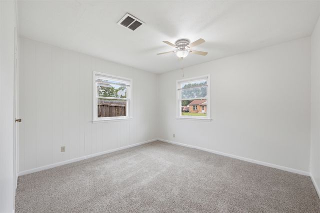 6654 N Longmont St, Park City, KS 67219