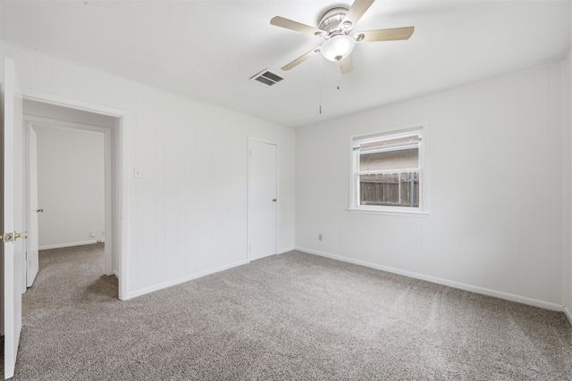 6654 N Longmont St, Park City, KS 67219