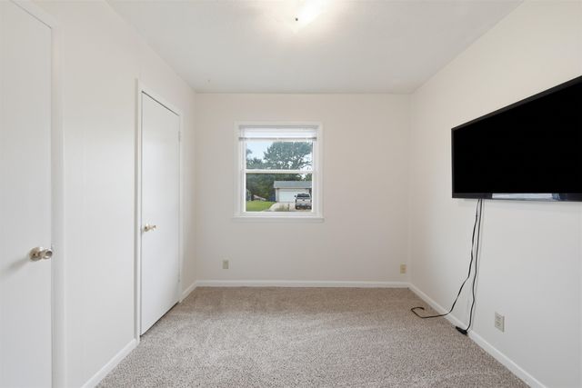 6654 N Longmont St, Park City, KS 67219