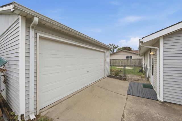 6654 N Longmont St, Park City, KS 67219