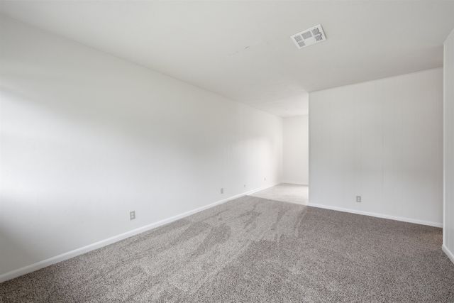 6654 N Longmont St, Park City, KS 67219