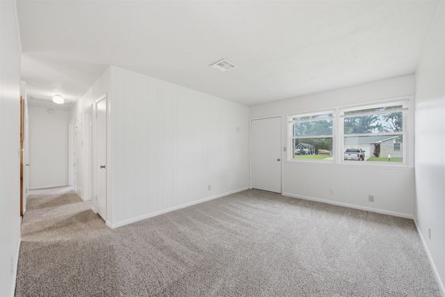6654 N Longmont St, Park City, KS 67219
