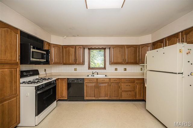 3705 Seville Drive, Florissant, MO 63033