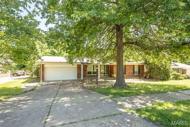 3705 Seville Drive, Florissant, MO 63033
