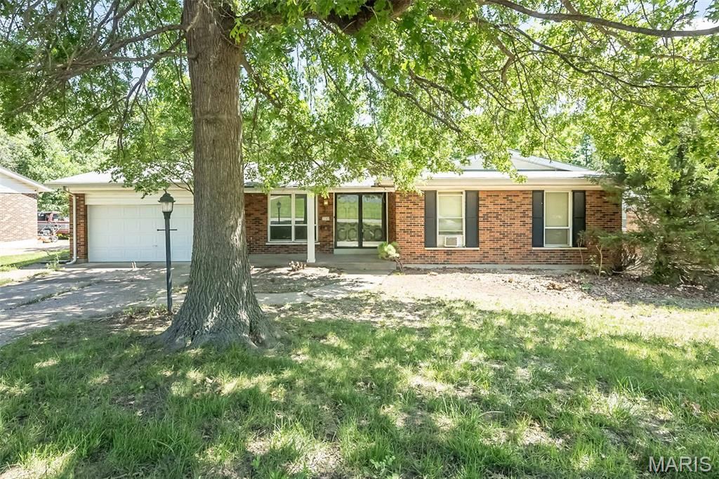 3705 Seville Drive, Florissant, MO 63033