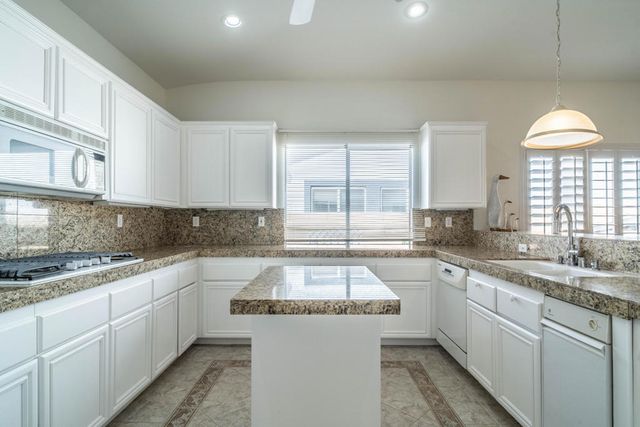 40622 Cabana Court, Palm Desert, CA 92260