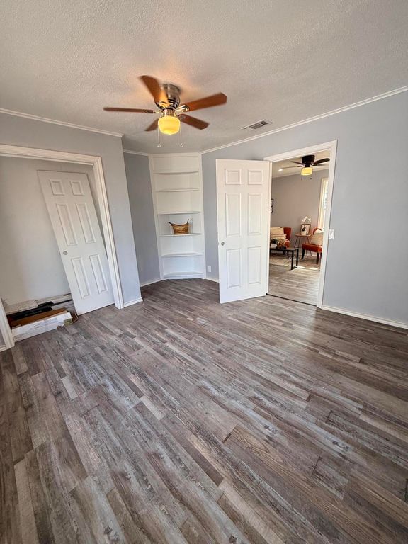 Image 12 of property listing at 203 E 11th Street, San Angelo, TX 76903